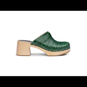 New in box Swedish Hasbeen green croc leather clog